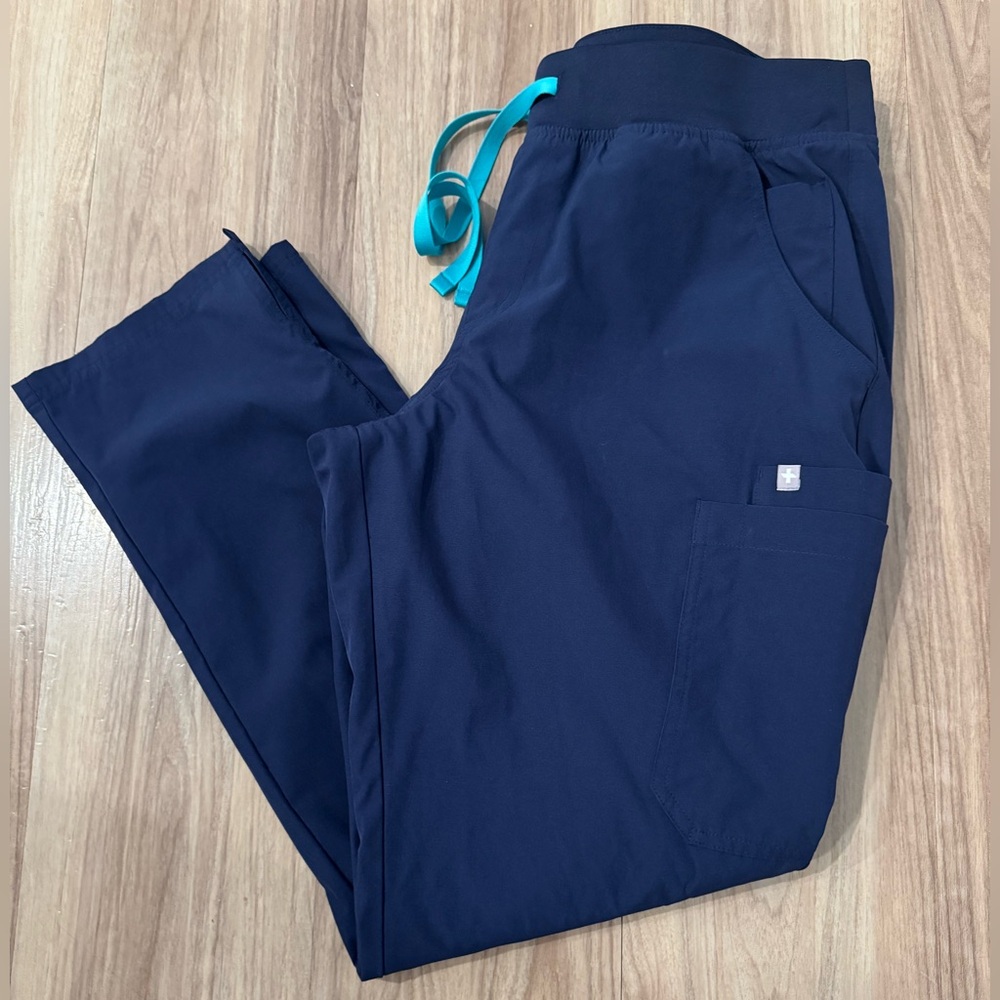 Figs women's Navy FREEx™ Lined Yola™ - Skinny Scrub Pants 2.0